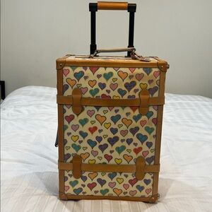 Beautifu  vintage Dooney & Bourke Multicolor Heart Print luggage.😍